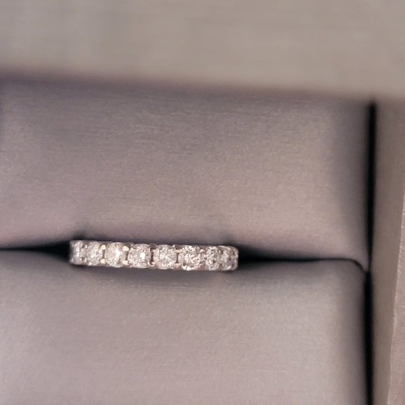 Diamond wedding ring